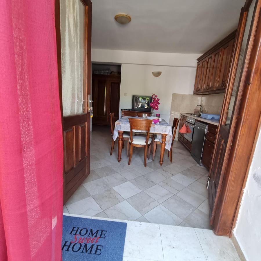 Apartment Jovan2,On The Beach With Free Wi-Fi Kotor Bagian luar foto